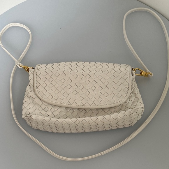 leather white Woven Shoulder Bag - Picture 7 of 11
